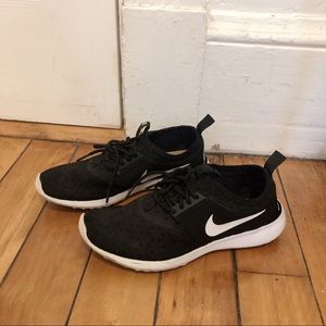 Nike juvenate black training shoe